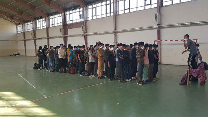 Erzincan'da metruk evde birçok düzensiz göçmen yakalandı - Resim: 5