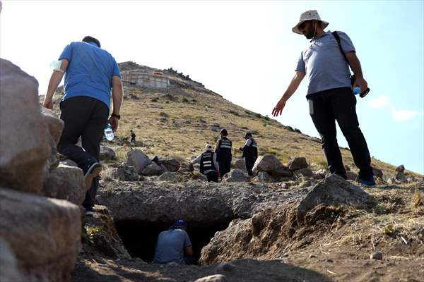 Konya Takkeli Dağ'da 9 yıldır yürütülen kazılarda birçok kaya mezarı bulundu - Resim: 3