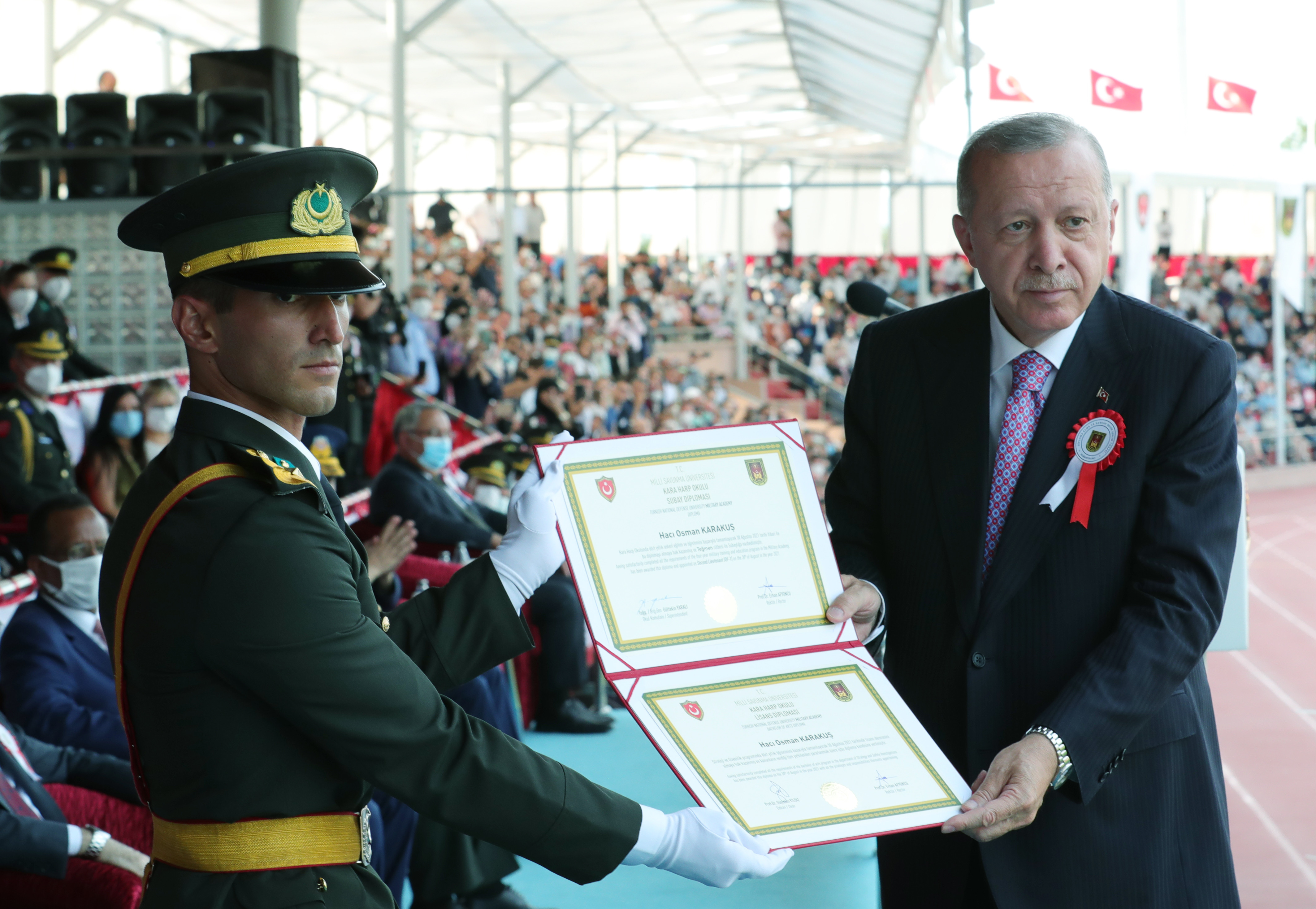Cumhurbaşkanı Erdoğan: FETÖ ile irtibatlı 21 bin TSK mensubunun ordumuzla ilişiğini kestik - Resim: 2
