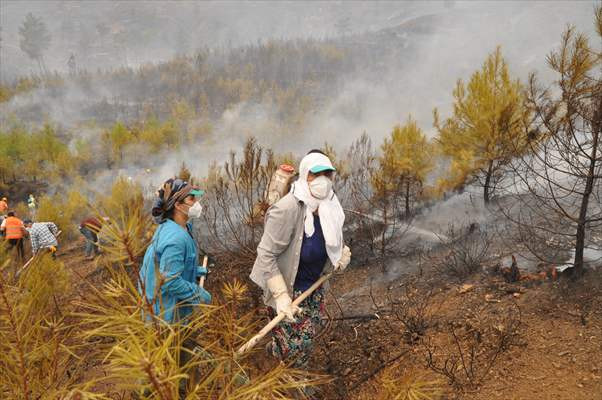 Köyceğiz'de orman yangınlarının tehdit ettiği bir mahalle daha boşaltıldı - Resim: 2