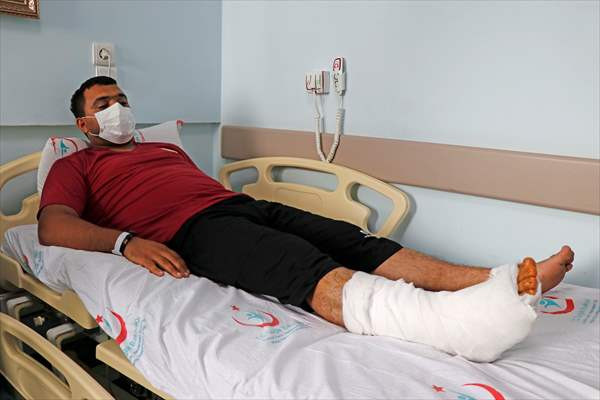 Yangın söndürürken ayak bileği kırılan Azerbaycanlı itfaiyeci ameliyat edildi - Resim: 1