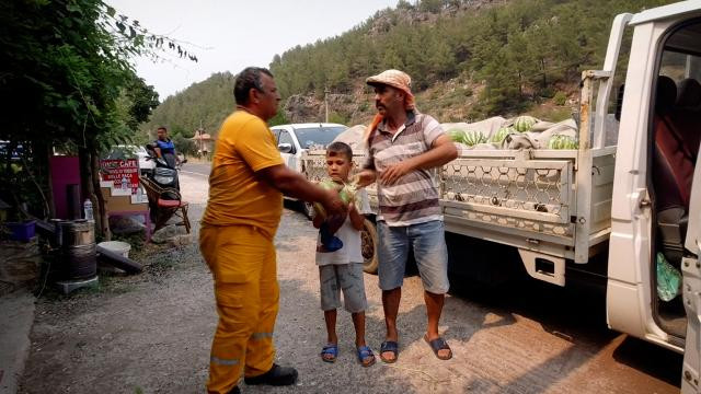 Yangın bölgelerine bir yardım da çocuklardan - Resim: 1