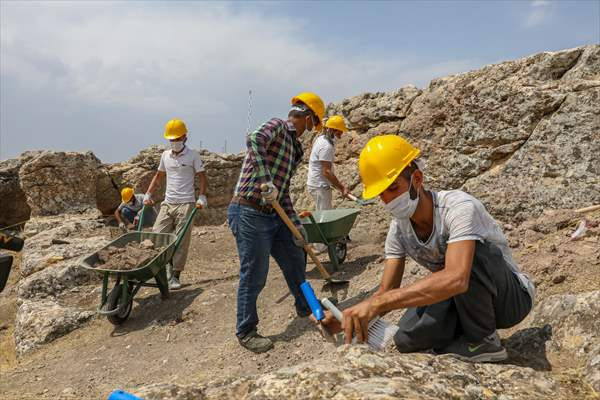 Yaklaşık 3 bin yıllık Eğil Kalesi'nde kazı çalışmaları başladı - Resim: 2