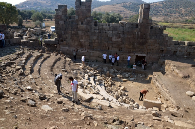 Aydın'da Roma imparatoruna ait heykel parçaları bulundu - Resim: 2