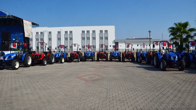 Manavgat'ta çiftçiler yeni traktörlerine kavuştu - Resim: 1