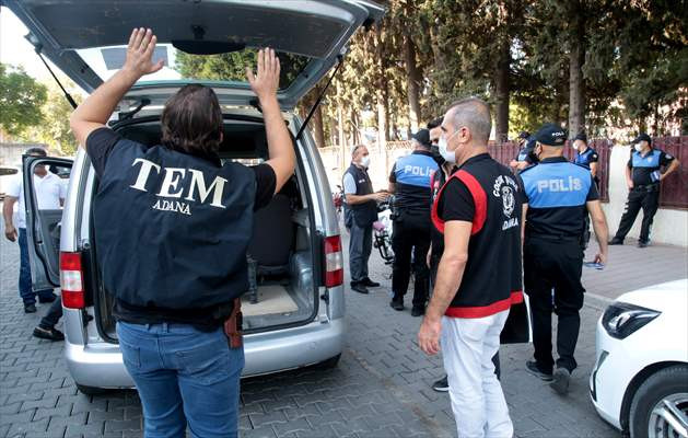 Adana'da polis okulların çevresinde denetim yaptı - Resim: 1