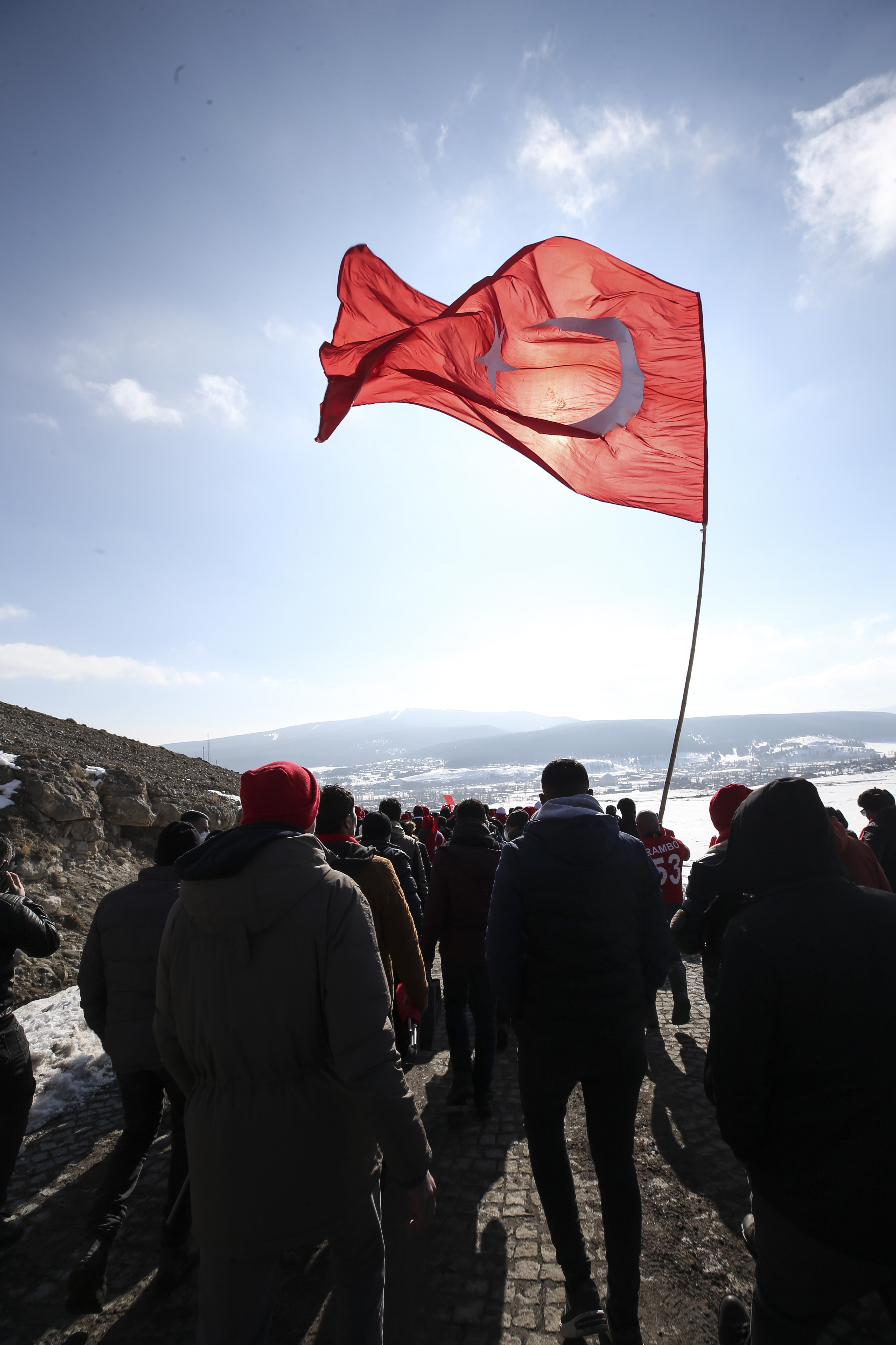 Sarıkamış'ta 'Şühedanın izinde': Ordu-millet yan yana Türk bayraklarıyla yürüyüş - Resim: 1