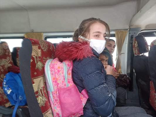 Hakkari'de kar ve tipide mahsur kalan öğrenci servisleri kurtarıldı - Resim: 4