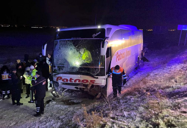 Aksaray'da yolcu otobüsü şarampole düştü: 4 yaralı - Resim: 1
