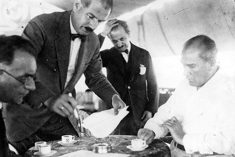 Atatürk’ün mutfağının kapısı açıldı! Murat Bardakçı'dan Atatürk’ün Mutfağı kitabı - Resim: 1