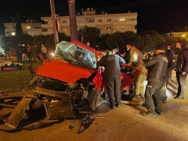 Bursa'da kırmızı ışık ihlali kazaya sebep oldu: 3 ölü, 1 yaralı - Resim: 1