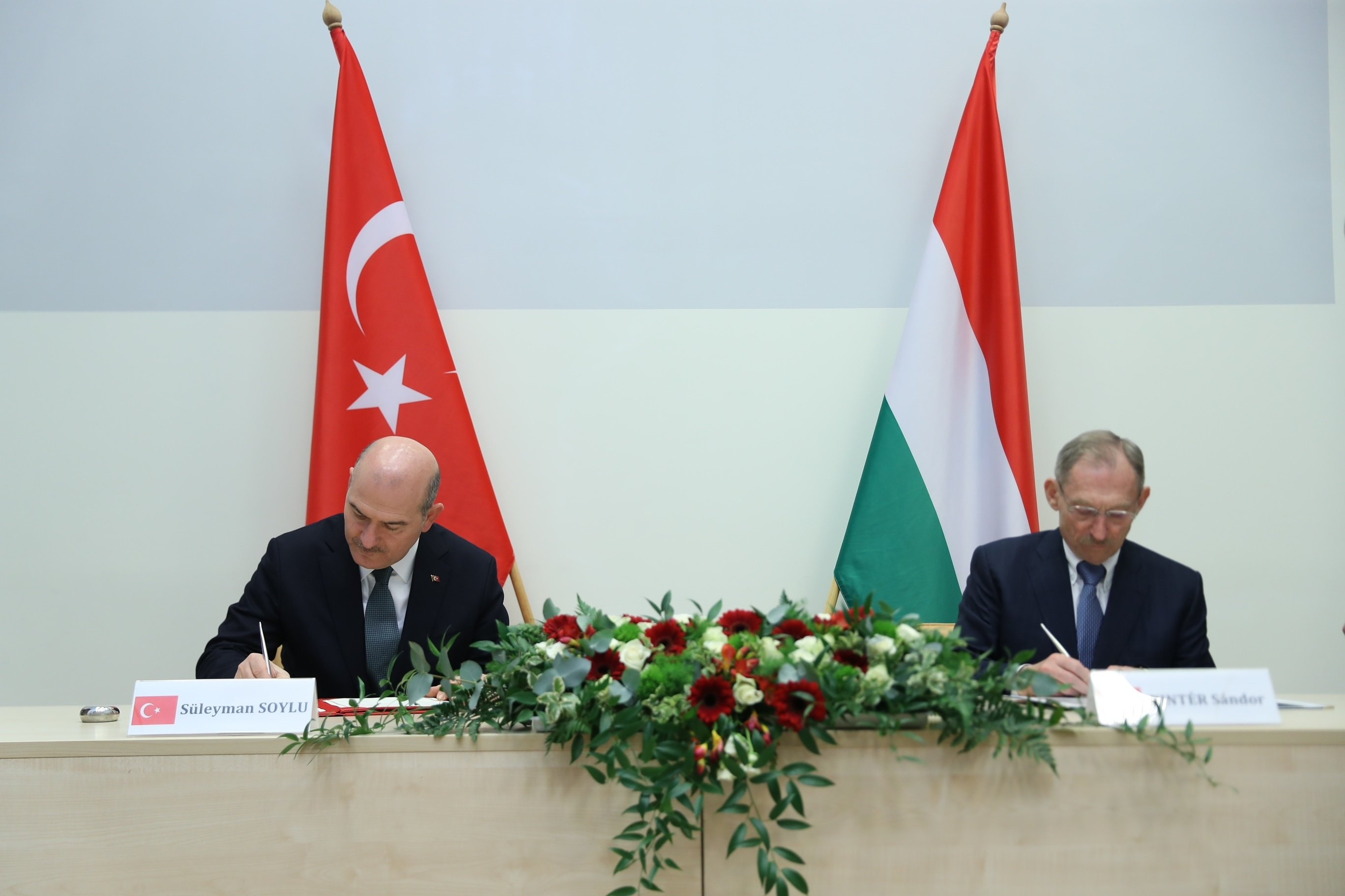 Macaristan AB’ye kafa tuttu, Türkiye’yle yakınlaştı - Resim: 3