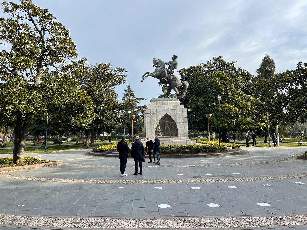 Atatürk anıtına urgan asılmasıyla ilgili 2 zanlı gözaltına alındı - Resim: 1