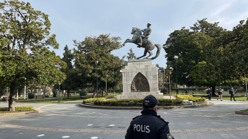 Atatürk anıtına urgan asılmasıyla ilgili 2 zanlı gözaltına alındı - Resim: 4