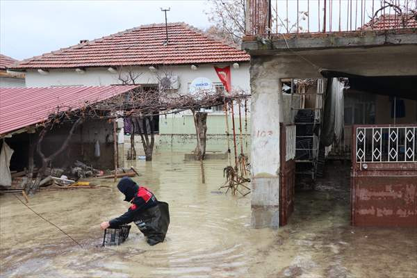 Denizli Sarayköy'de derenin taşması sonucu mahsur kalanlar kurtarıldı - Resim: 3