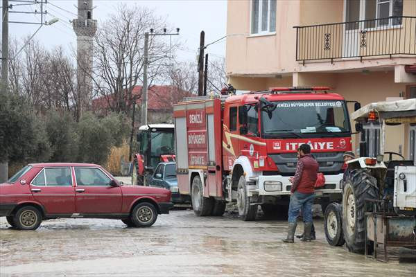 Denizli Sarayköy'de derenin taşması sonucu mahsur kalanlar kurtarıldı - Resim: 5