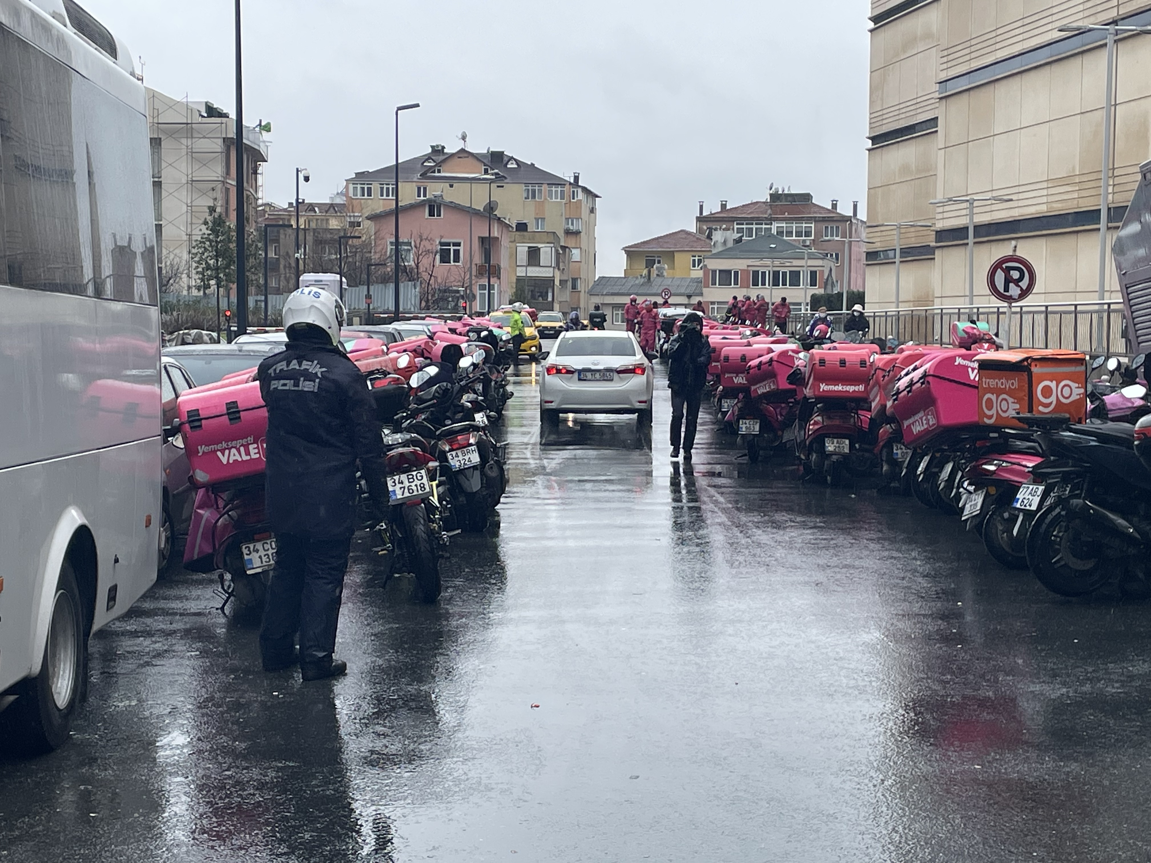 İstanbul'da motorlu kuryelerin zam protestosu sürüyor - Resim: 2