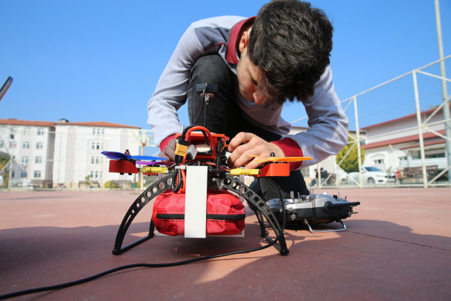 Acil durumlarda ilk yardım seti ulaştıracak dron geliştirildi - Resim: 2