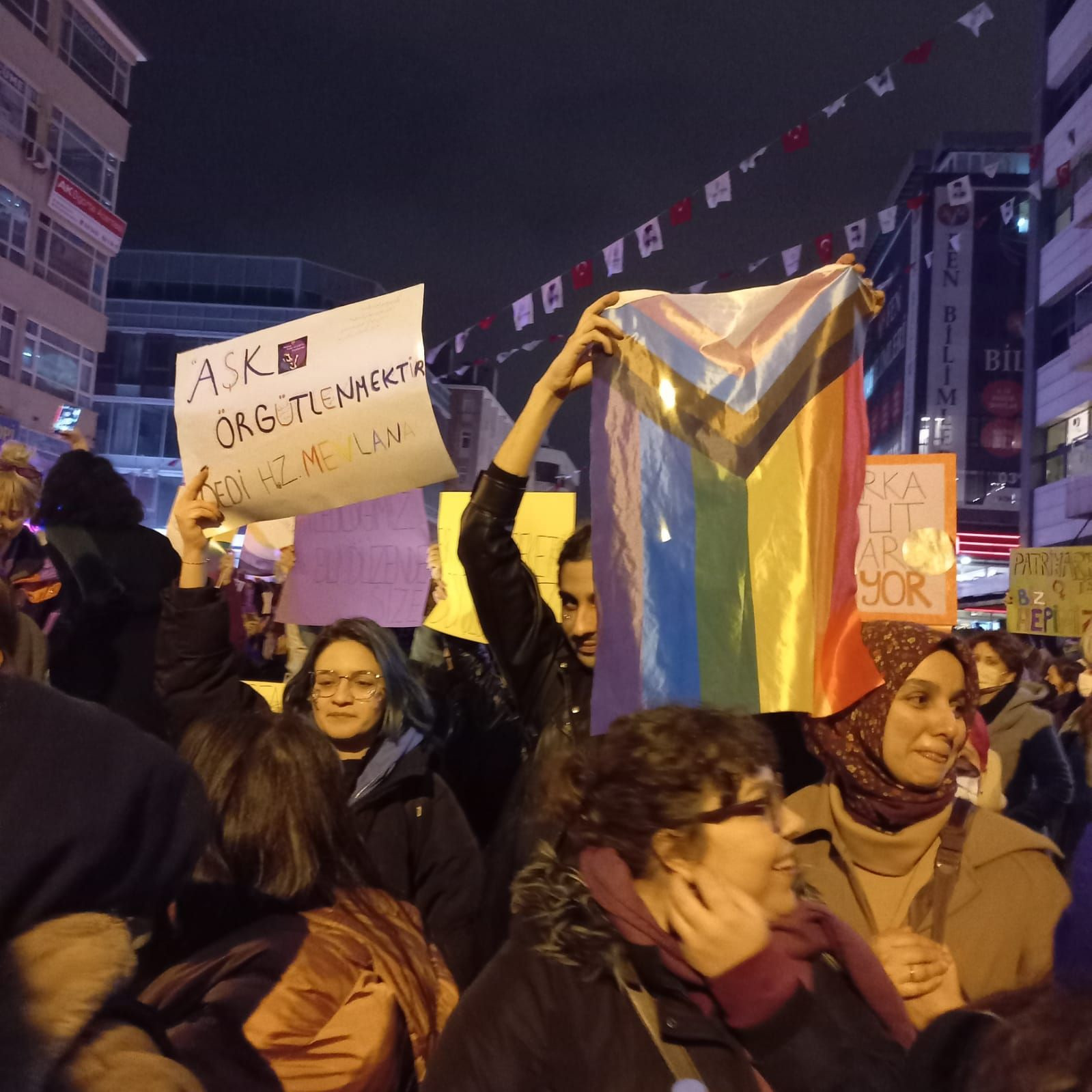 Dertleri 8 Mart ve kadın değil! Taksim'de çürüme yürüyüşü - Resim: 2