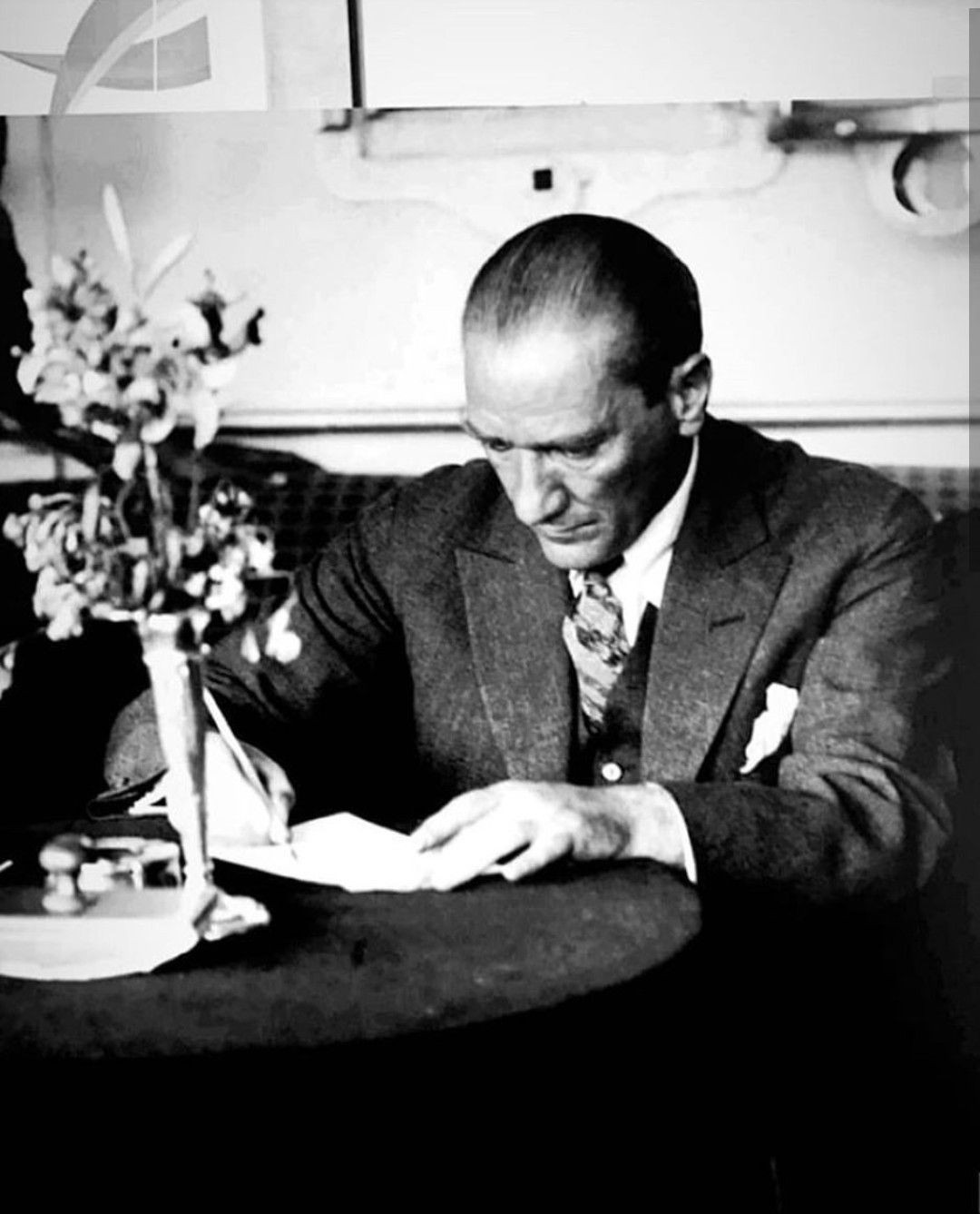 Atatürk'ün müfredata konulmasını istediği kitap: Beyaz Zambaklar Ülkesinde - Resim: 1