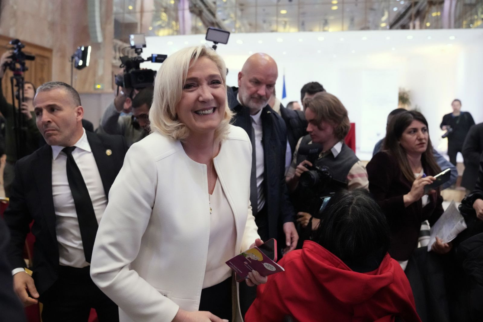 ABD ondan korkuyor! Kim bu Le Pen? - Resim: 6