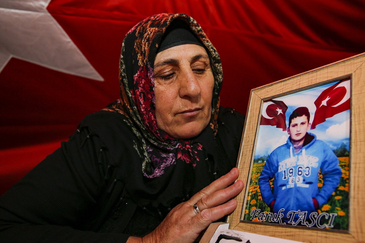 Diyarbakır'da evlat nöbetindeki anne: Ceylan'ımı bana geri