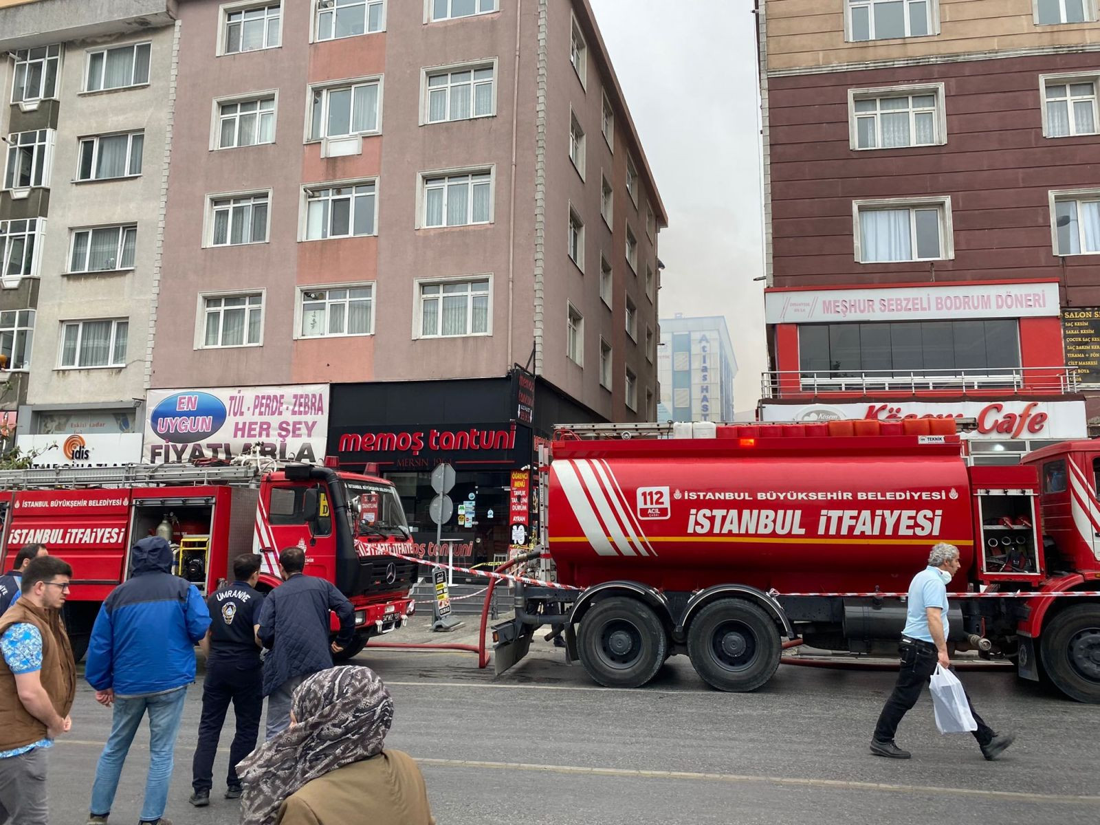 Ümraniye’de mobilya atölyesinde yangın Vatandaşlar sokağa döküldü