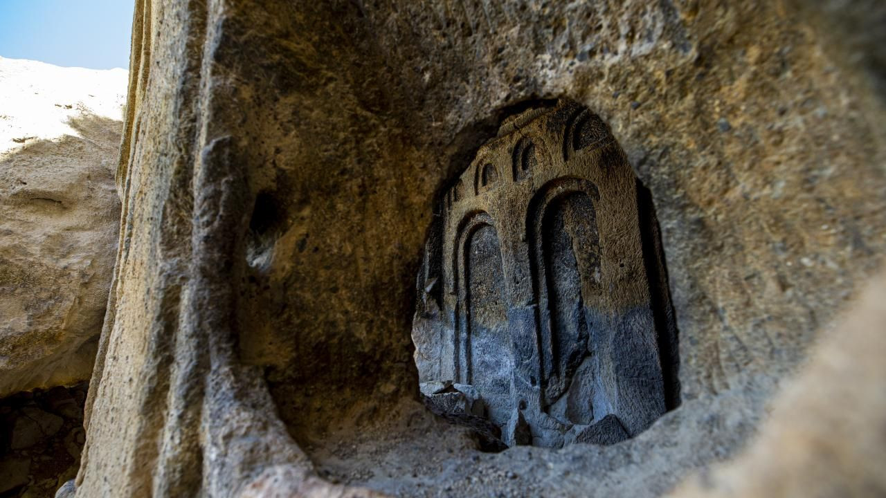 Kaya yerleşimi içerisinde bulunuyor! İşte tarihi dokusuyla dikkat çeken Mahkemeağcin köyü - Resim: 4