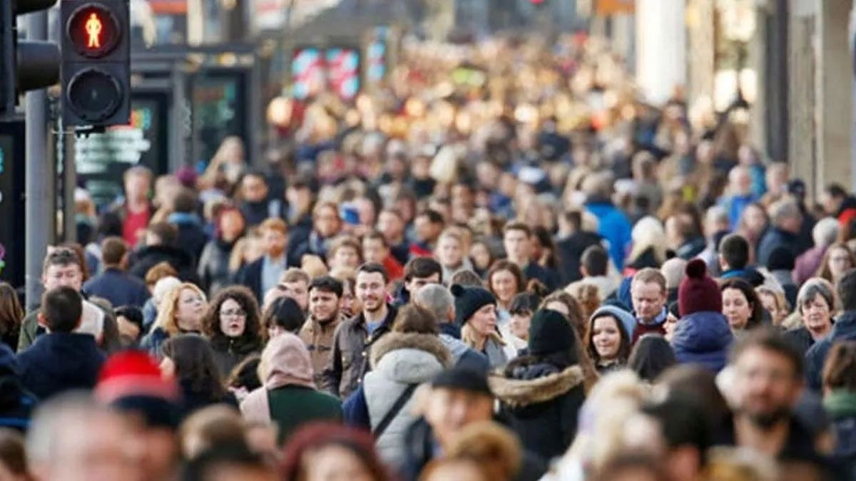 Население 2 млн человек. Население Лондона. Городское население Англии. Толпа в Англии. Англичане численность.