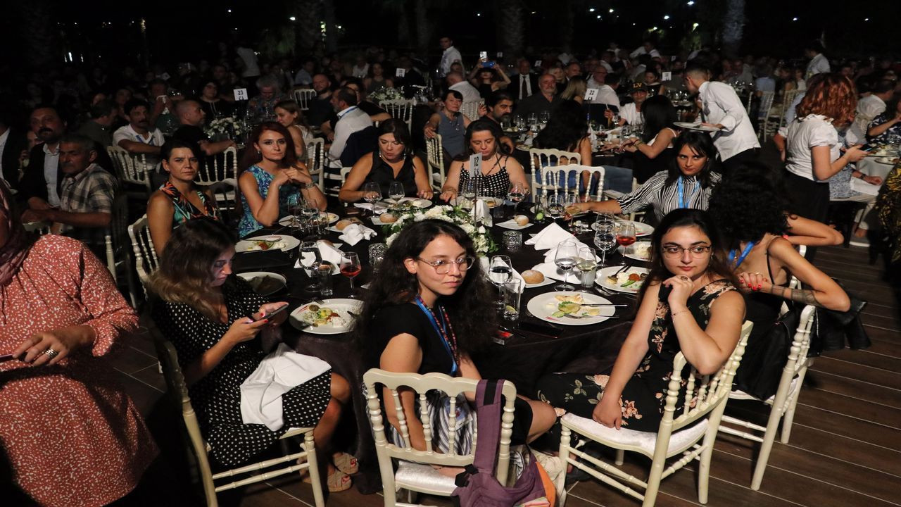 Altın Koza Film Festivali'nde Onur Ödülleri Sahiplerini Buldu, Adana ...