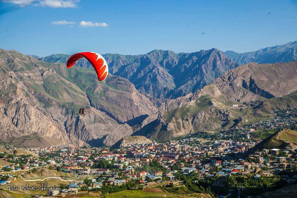 Hakari s. Хаккяри Турция. Hakkari город в Турции. Гора число Хаккари Турция.