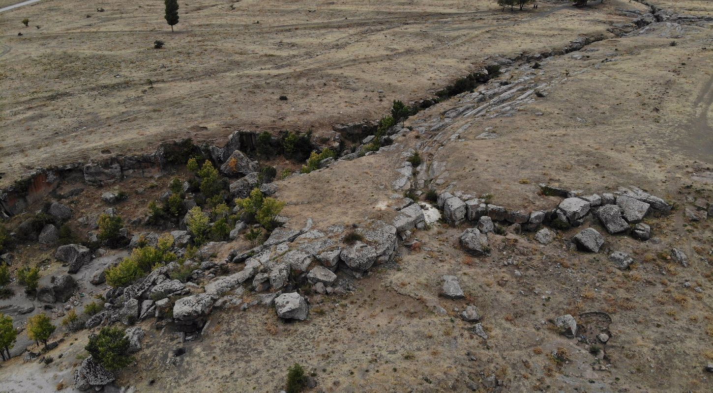 Dünyanın gözbebeği olmaya aday antik kent hızla tahrip oluyor - Resim: 1