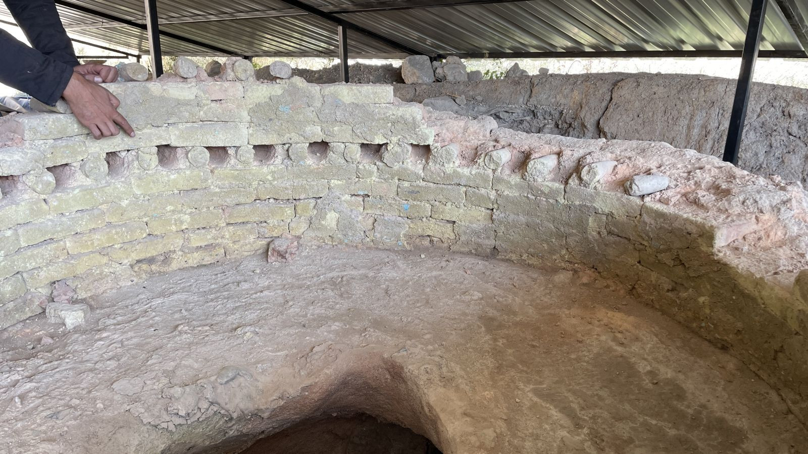 Konya'da 13. yüzyıldan kalma seramik fırın bulundu - Resim: 8