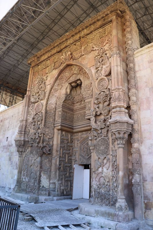 Sanatla matematiğin yoğrulduğu eser: Divriği Ulu Cami ve Darüşşifası - Resim: 7