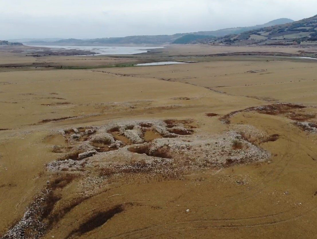 Su seviyesi düştü! Bin 500 yıllık hamam ve kilise kalıntıları ortaya çıktı - Resim: 6