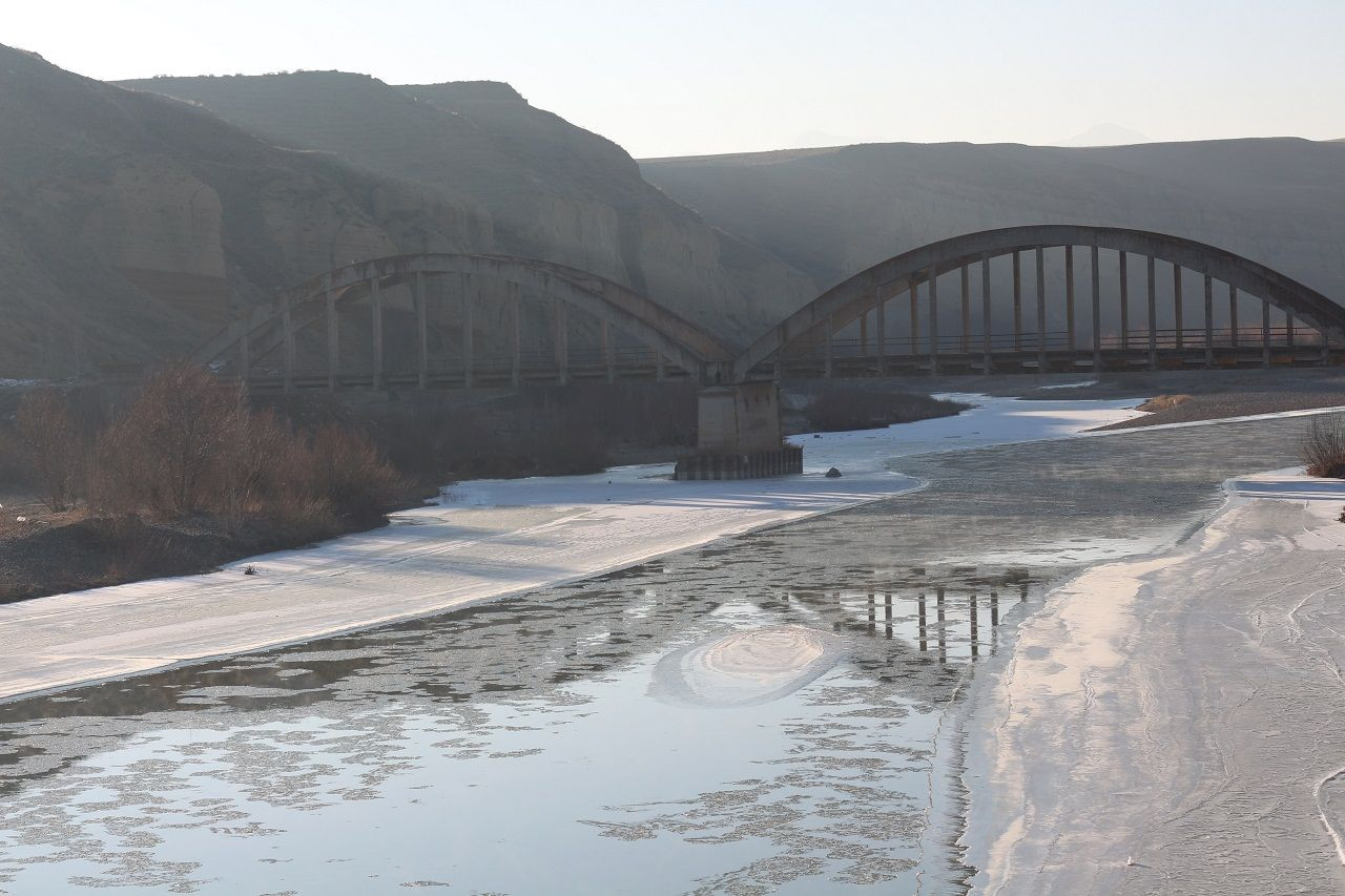 aras-nehri-buz-tuttu