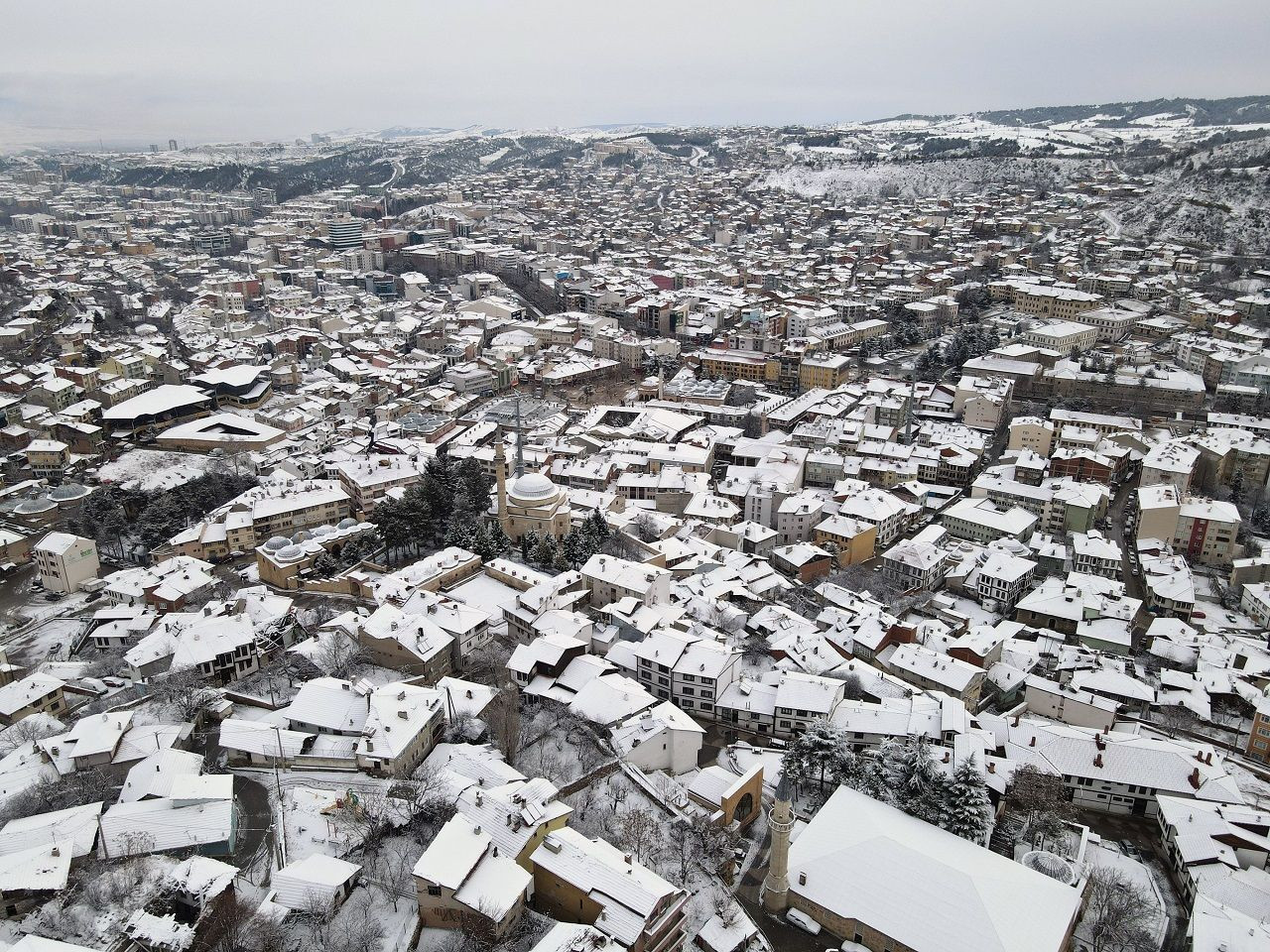 Karadeniz'de kar yağışı: Kartpostal gibi manzaralar oluştu - Resim: 2