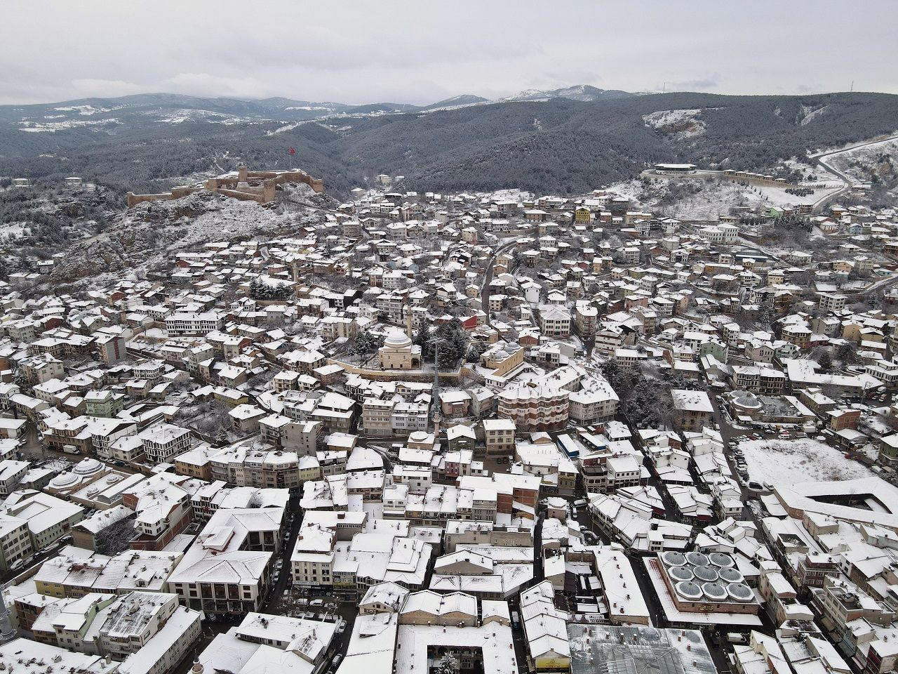 Karadeniz'de kar yağışı: Kartpostal gibi manzaralar oluştu - Resim: 4