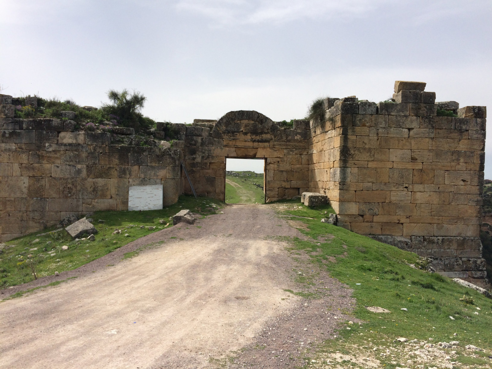 Blaundus Antik Kenti kapısı