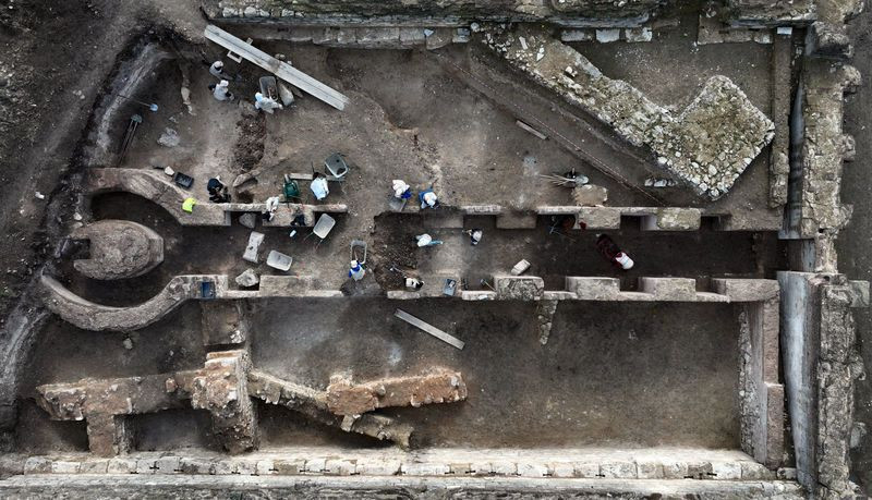 İstanbul'un göbeğinde kazılıyor: 1500 yıllık Aziz Polieuktos Kilisesi - Resim: 14