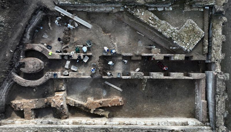 İstanbul'un göbeğinde kazılıyor: 1500 yıllık Aziz Polieuktos Kilisesi - Resim: 10