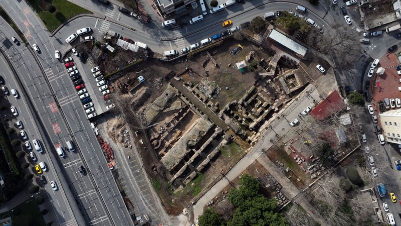 İstanbul'un göbeğinde kazılıyor: 1500 yıllık Aziz Polieuktos Kilisesi - Resim: 12