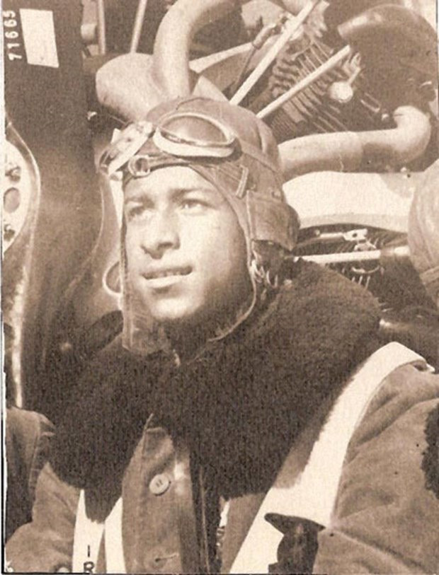 Dünyanın ilk siyahi pilotu