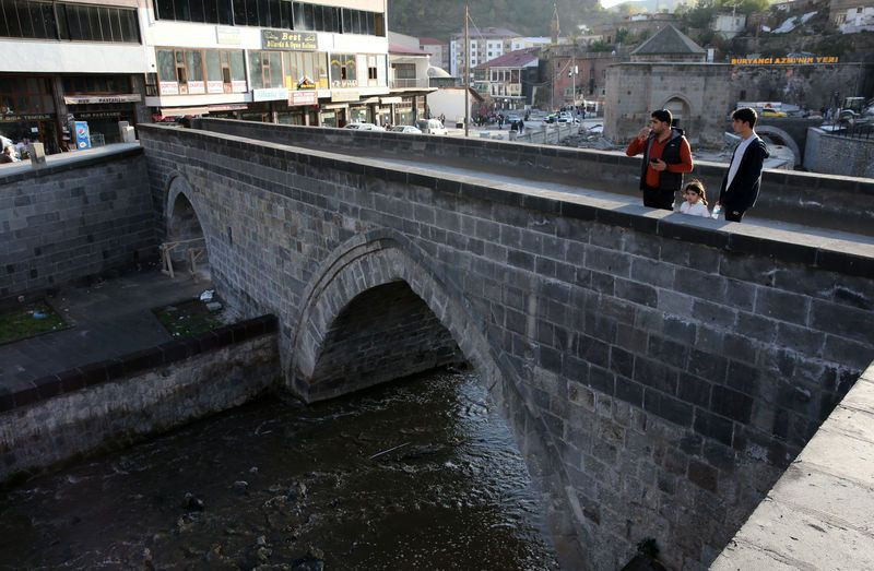 Bitlis'in tarihi dokusu "Dere Üstü Kentsel Dönüşüm Projesi" ile ortaya çıkarılıyor - Resim: 7