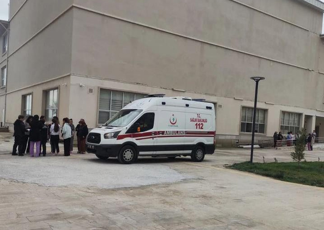 Isparta'da g�da zehirlenmesi! 90 ��renci hastaneye kald�r�ld�