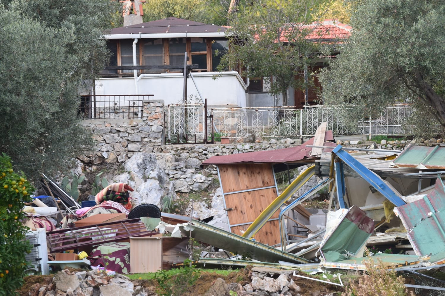 Köylünün evini yıkan belediye DUR! - Resim : 1